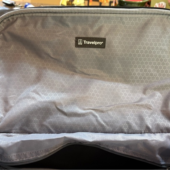 TRAVELPRO Black Maxlite 5 Soft Tote - Picture 6 of 12